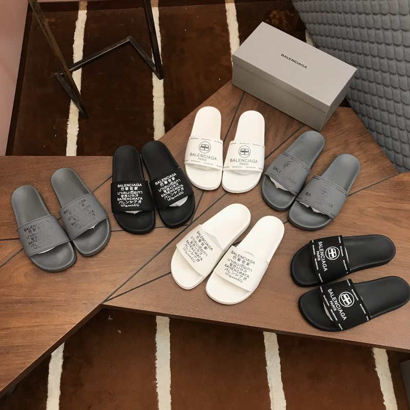 Ba*len*cia*ga pool logo slides gray