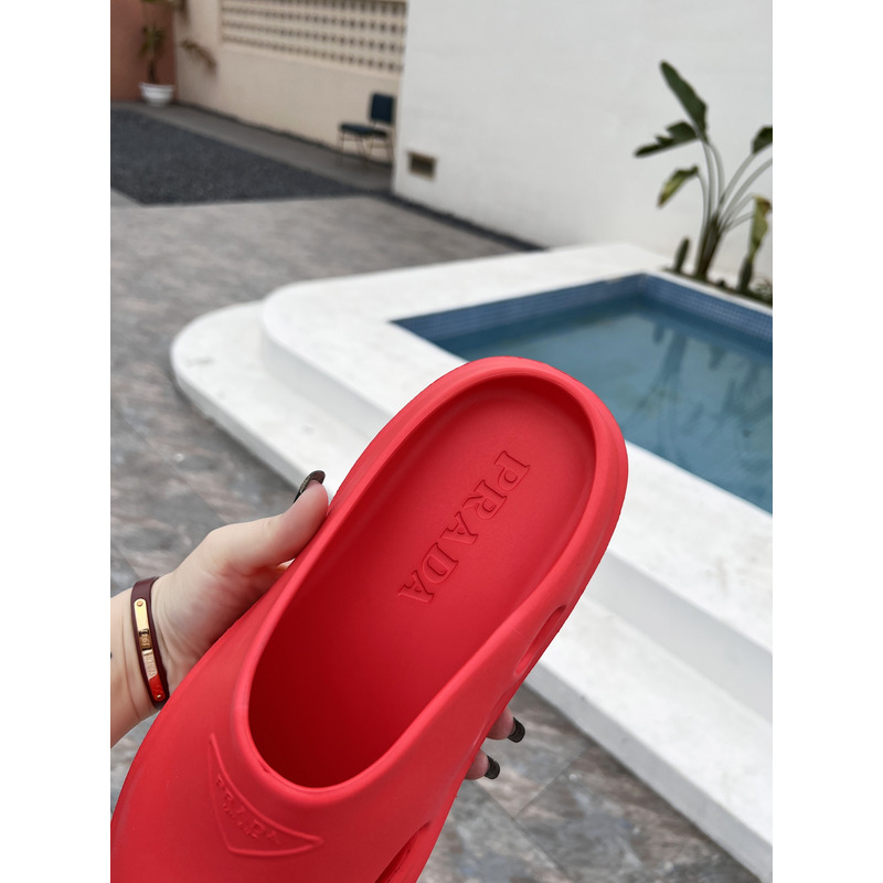 Pra*a foam rubber mules slides red