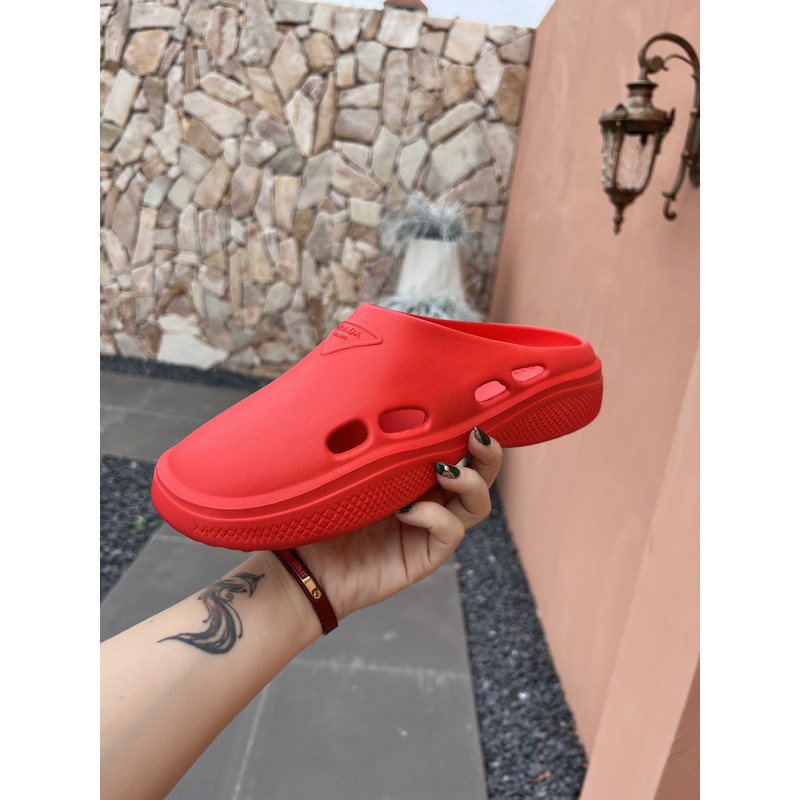 Pra*a foam rubber mules slides red