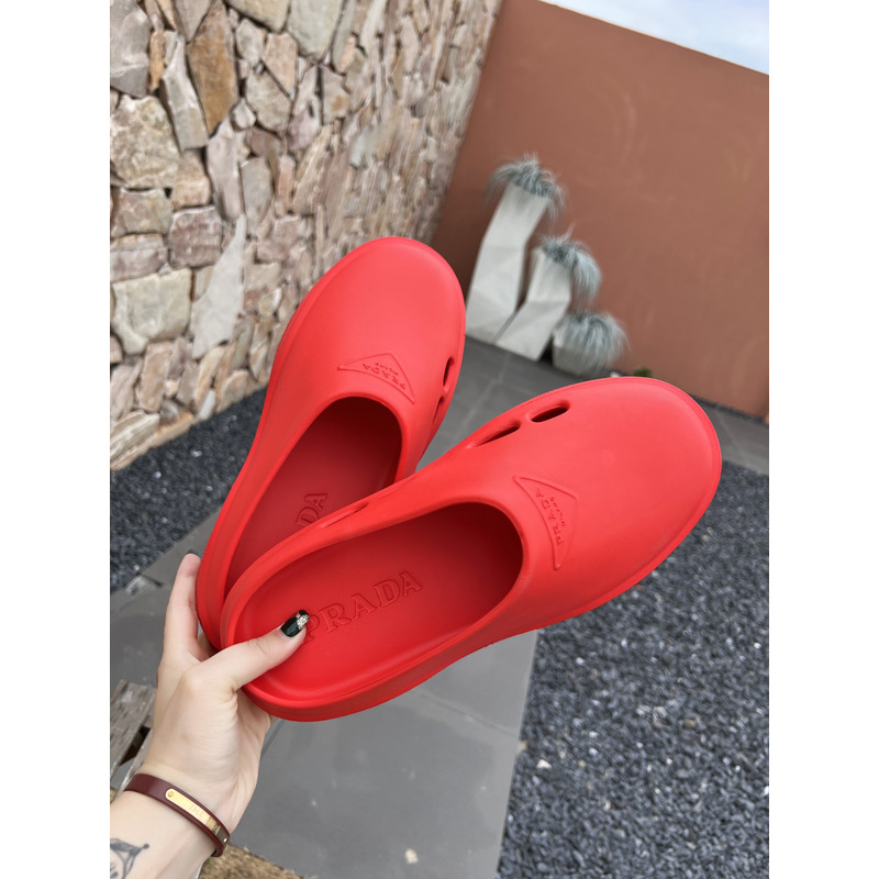 Pra*a foam rubber mules slides red