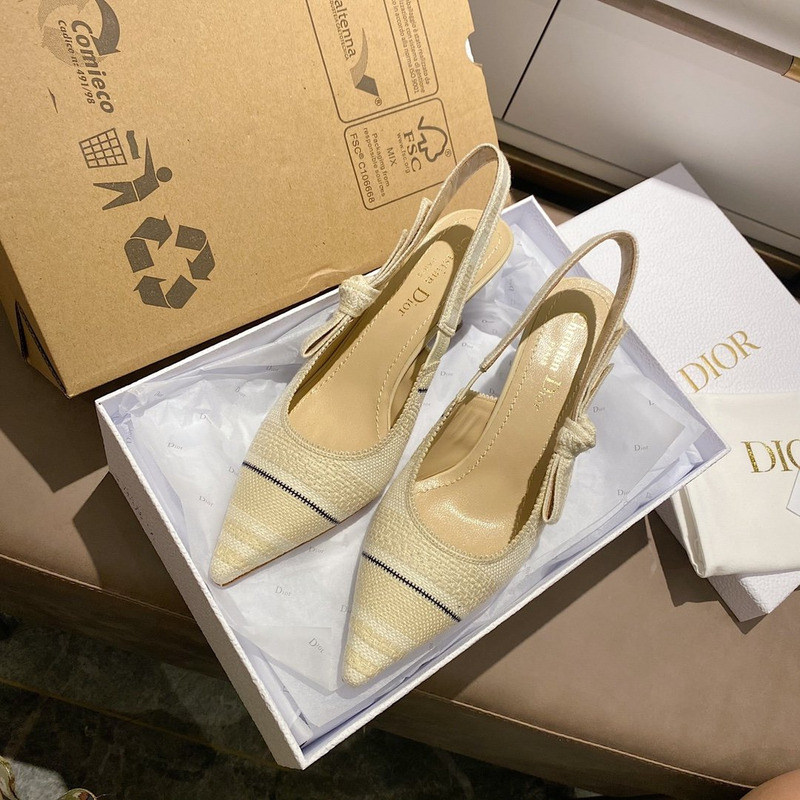 D*or j''aD*or singback pump low heels beige