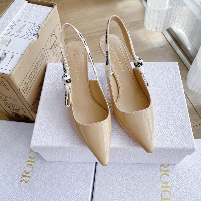 D*or j''aD*or slingback pump patent calfskin low heels nude