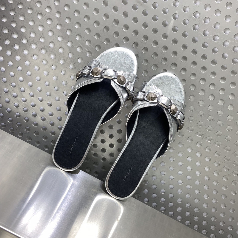 Ba*len*cia*ga cagole flats sandals in arena metallic lambskin silver