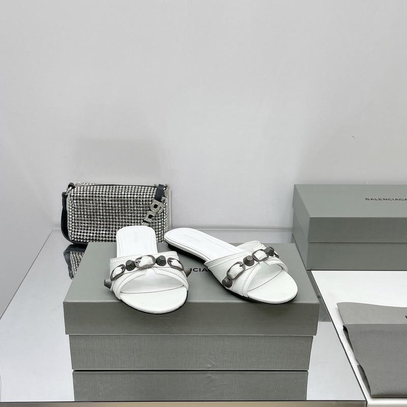 Ba*len*cia*ga cagole sheepskin sandals white