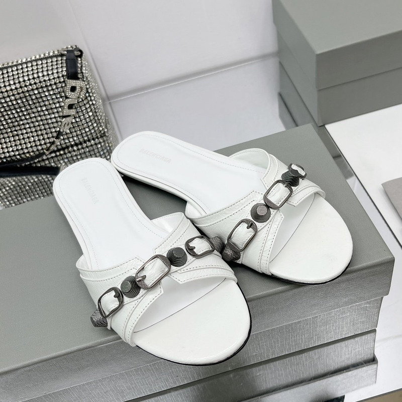 Ba*len*cia*ga cagole sheepskin sandals white