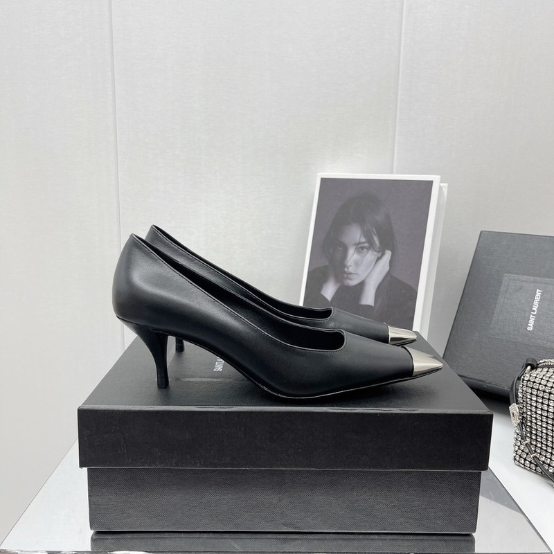 Saint Laurent Shiny Leather High Heel Black