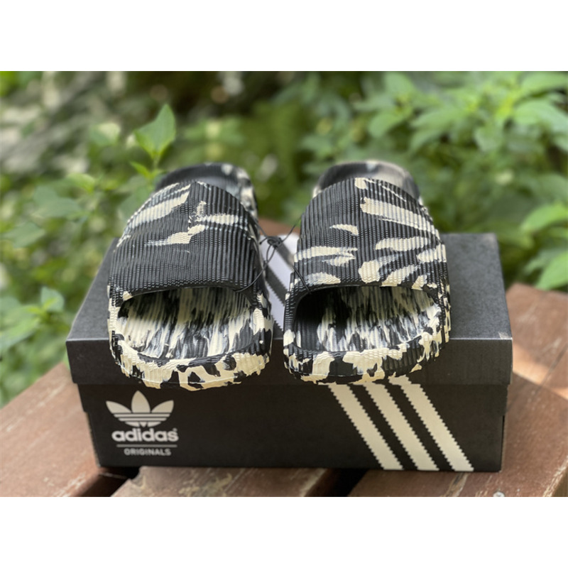 Ad*s adilette 22 slides black and white