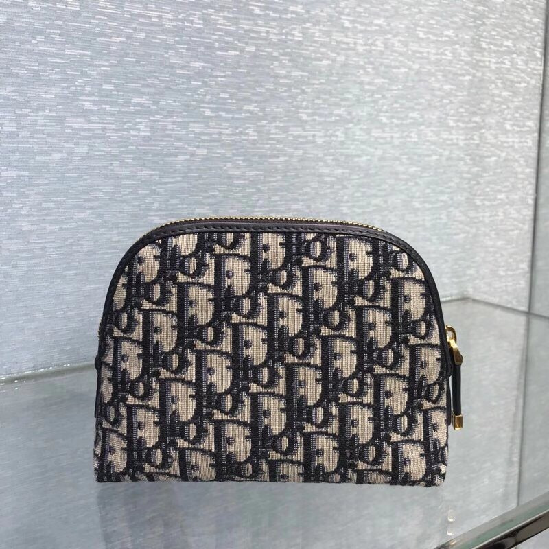 D*or 30 montaigne makeup bag