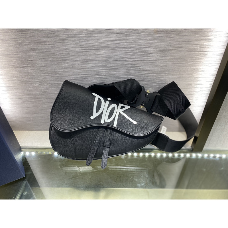 D*or grained calfskin saddle bag black