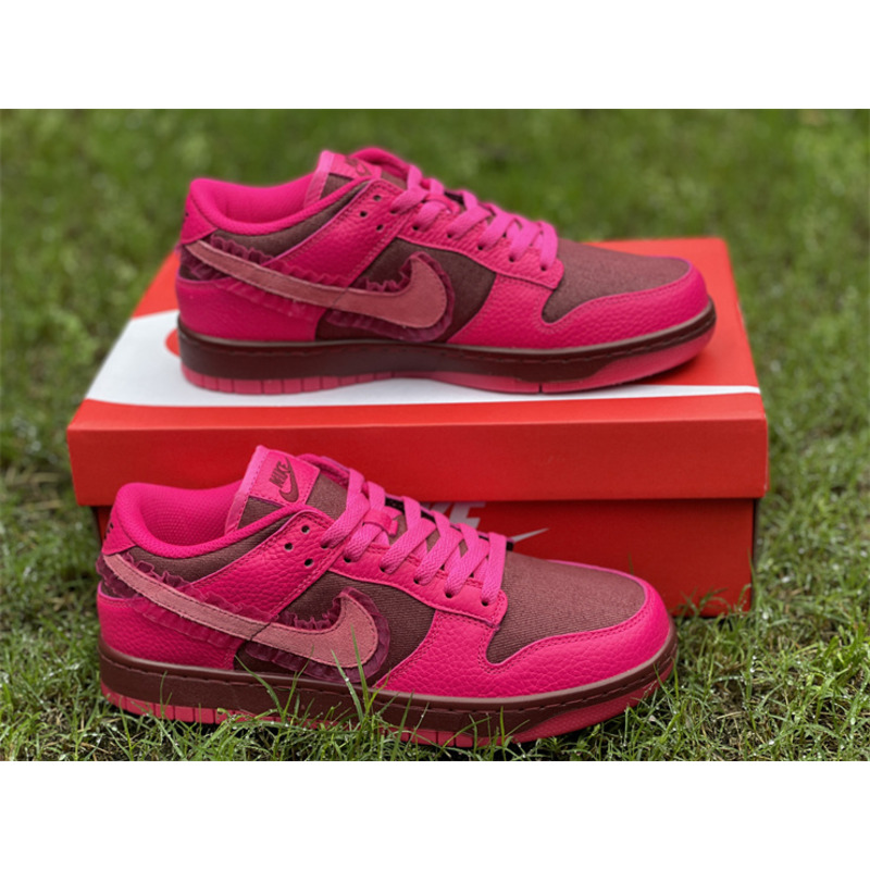 Nike Dunk Low Valentines Day Sneakers