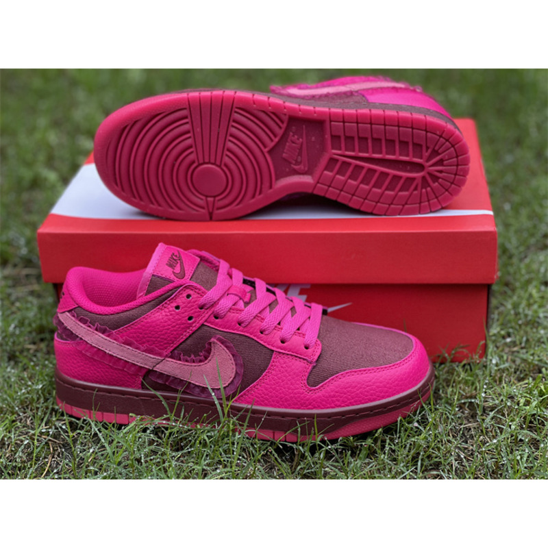 Nike Dunk Low Valentines Day Sneakers