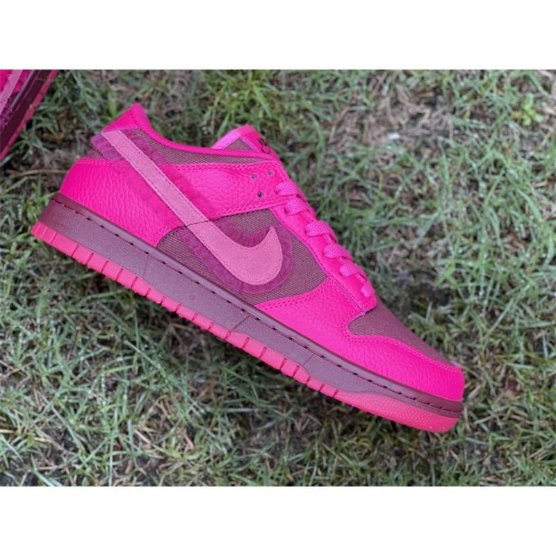 Nike Dunk Low Valentines Day Sneakers