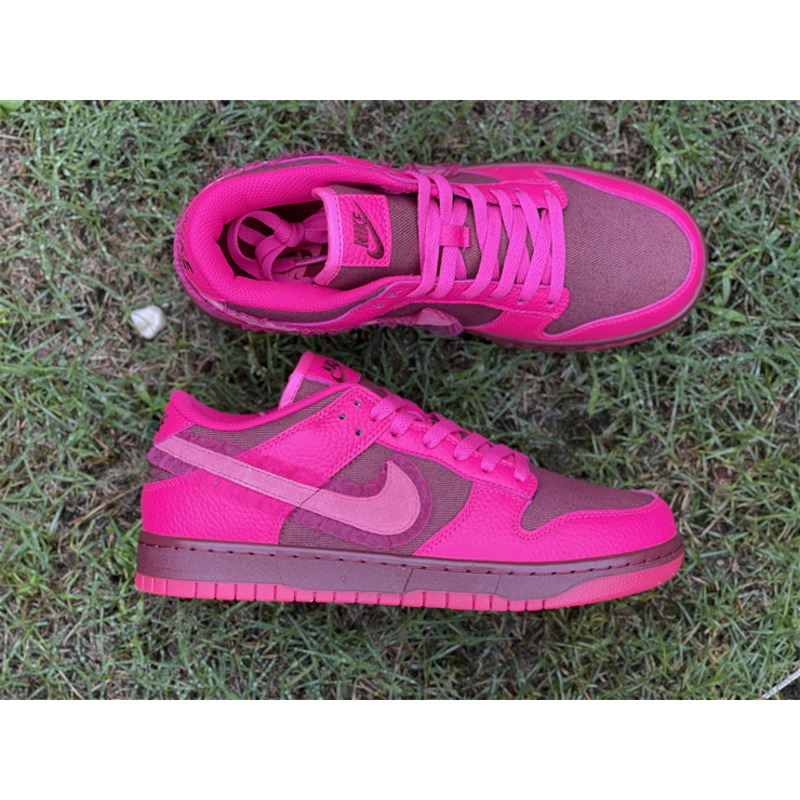 Nike Dunk Low Valentines Day Sneakers