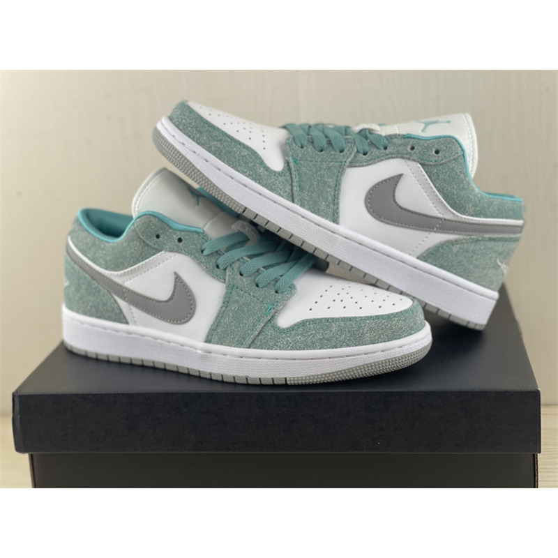 jordan 1 retro low og T*f*ny blue