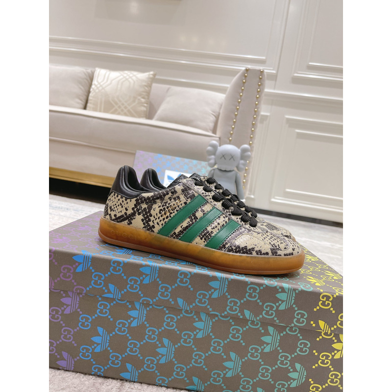 Ad*sxg*u*i gazelle military green