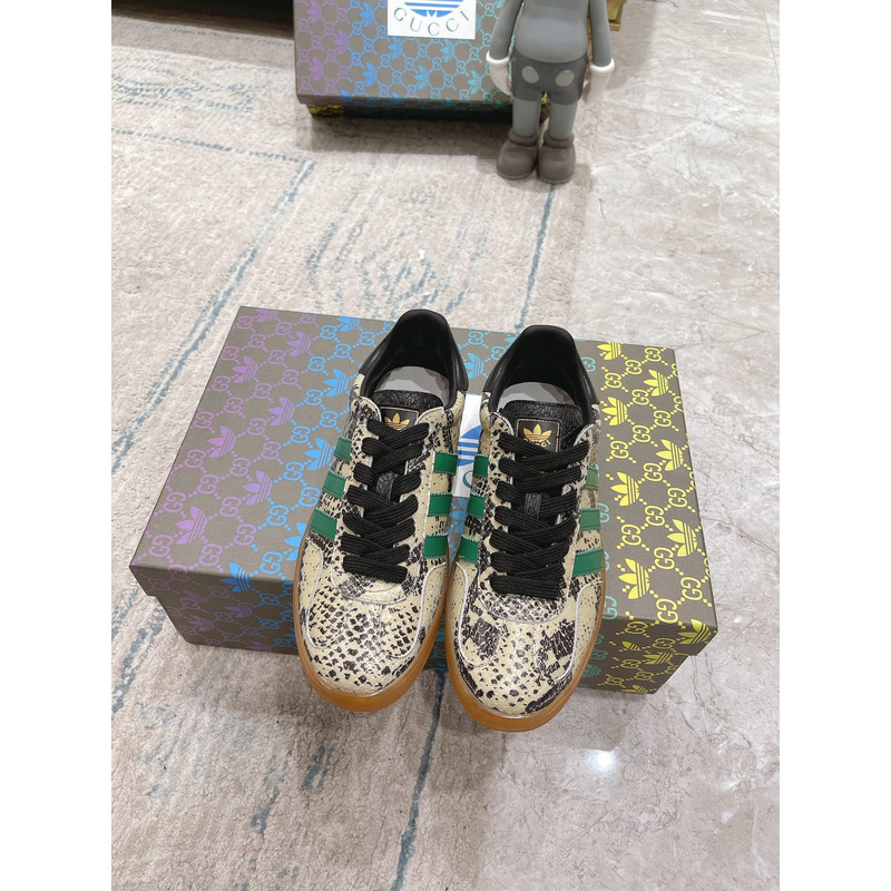 Ad*sxg*u*i gazelle military green