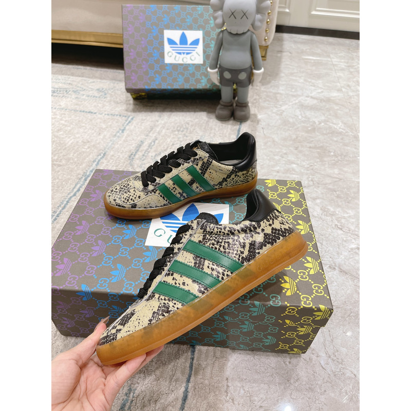 Ad*sxg*u*i gazelle military green