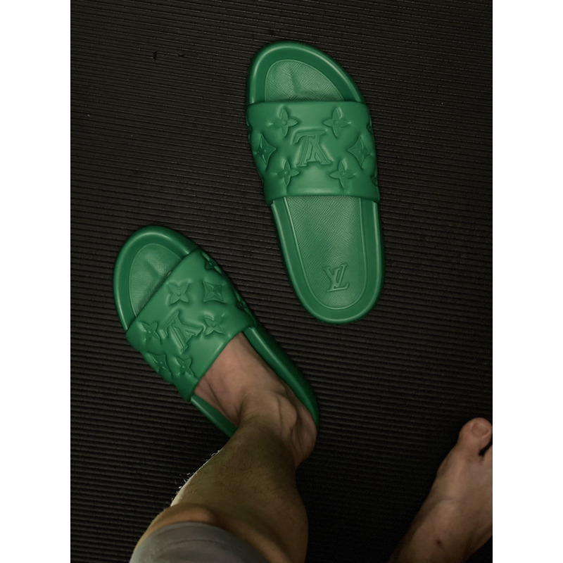 l**is V*t*n’s puffy waterfront mule green