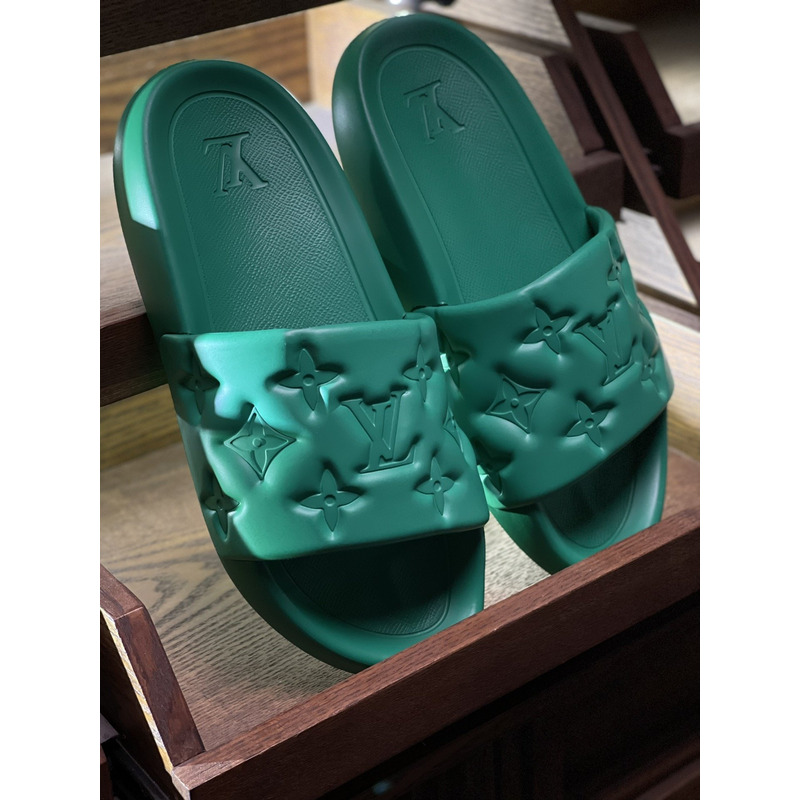 l**is V*t*n’s puffy waterfront mule green