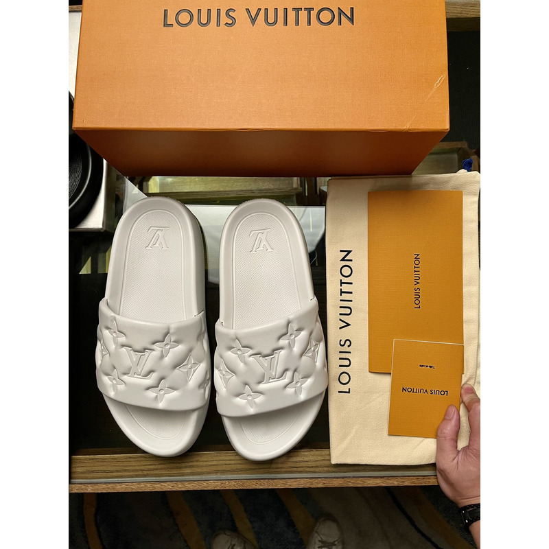 l**is V*t*n’s puffy waterfront mule white