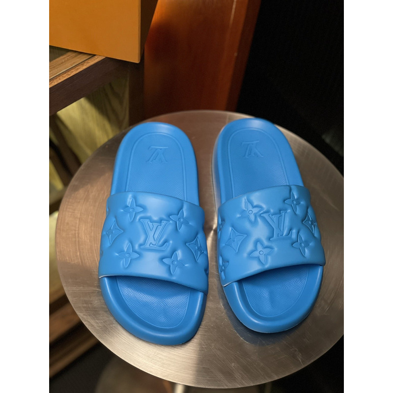 l**is V*t*n’s puffy waterfront mule blue