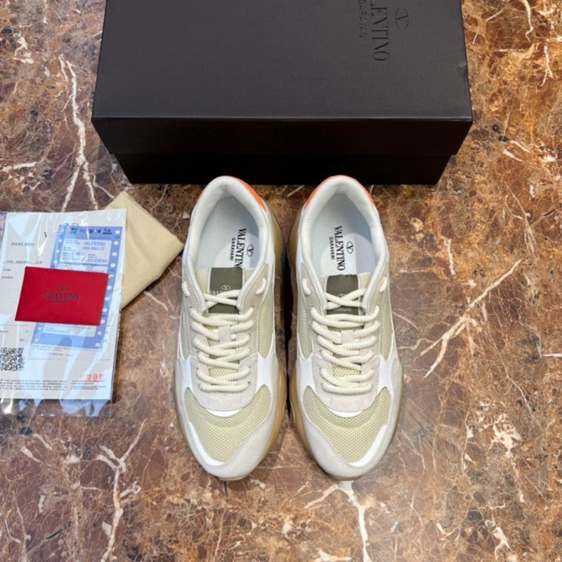 Valentino Garavani Bubbleback Sneakers Beige