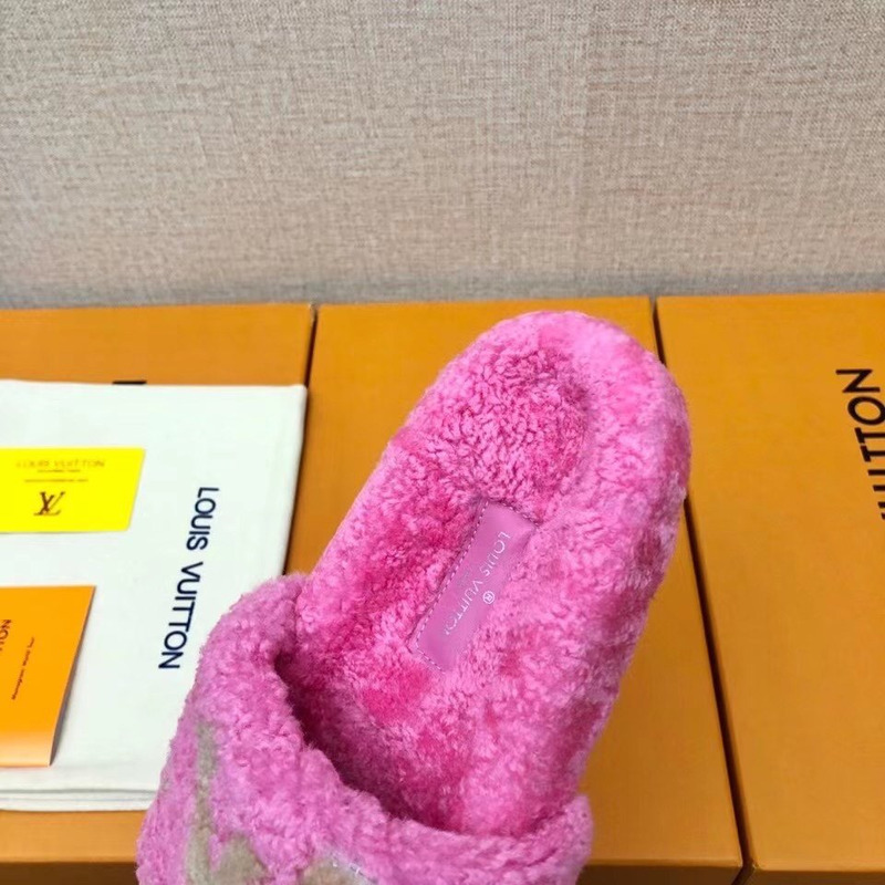 l**is V*t*n magnetic slippers fuchsia