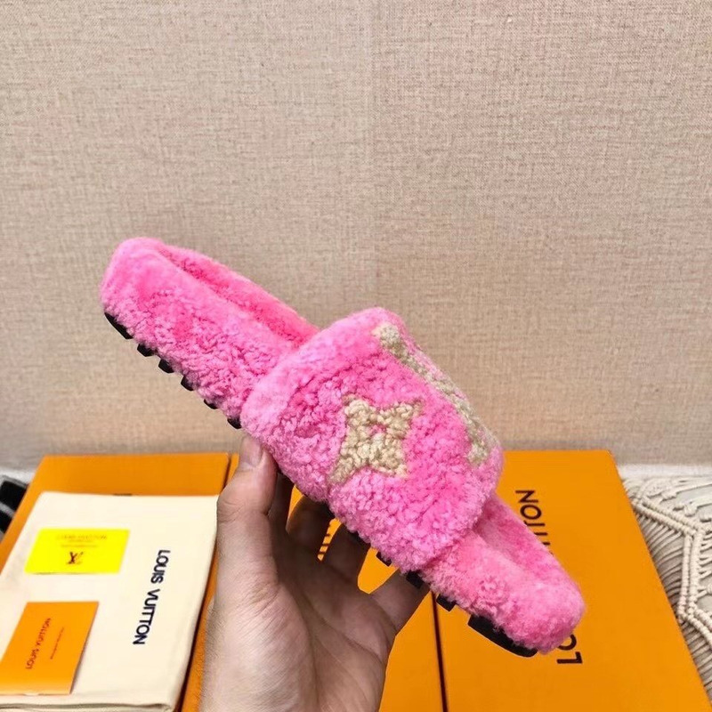 l**is V*t*n magnetic slippers fuchsia