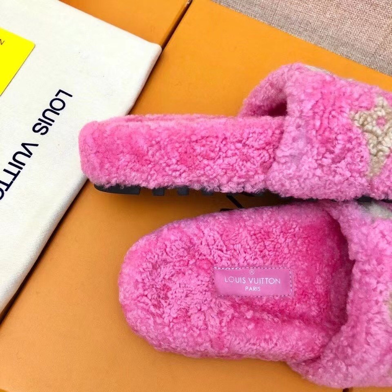 l**is V*t*n magnetic slippers fuchsia