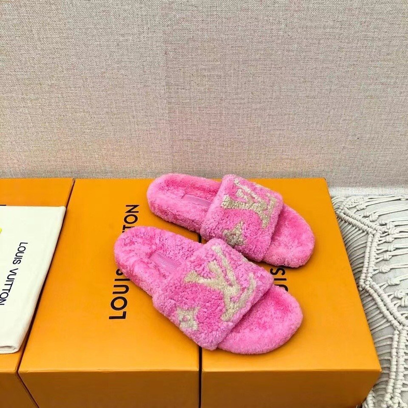 l**is V*t*n magnetic slippers fuchsia