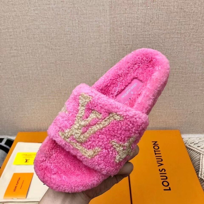 l**is V*t*n magnetic slippers fuchsia