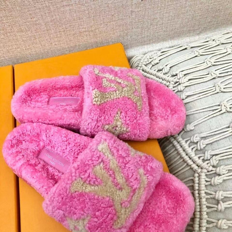 l**is V*t*n magnetic slippers fuchsia