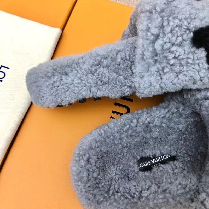 LV  Magnetic Slippers Grey