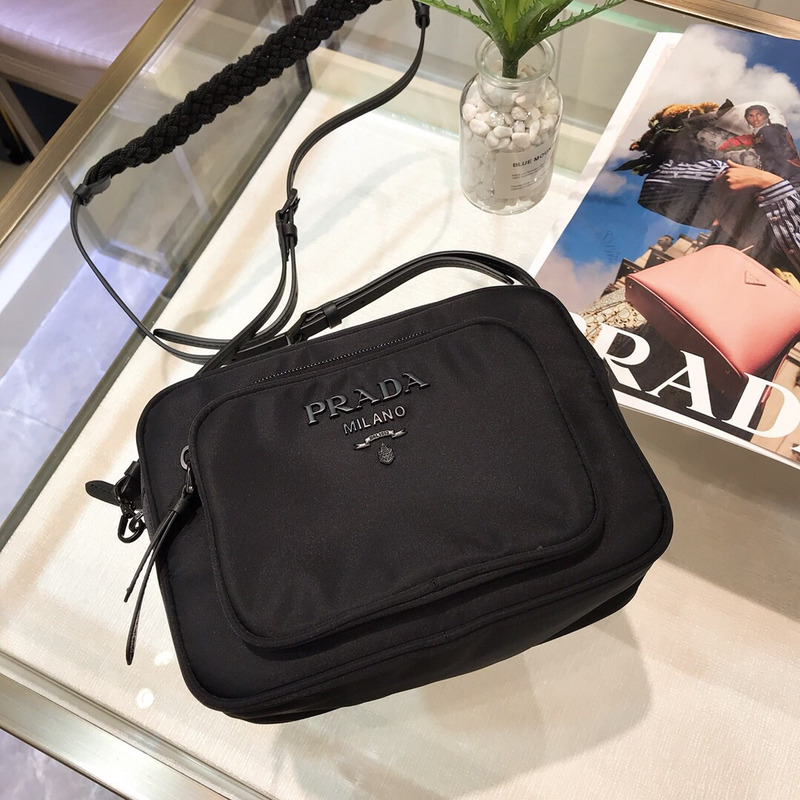 Pra*a hanging travel kit shoulder bag black