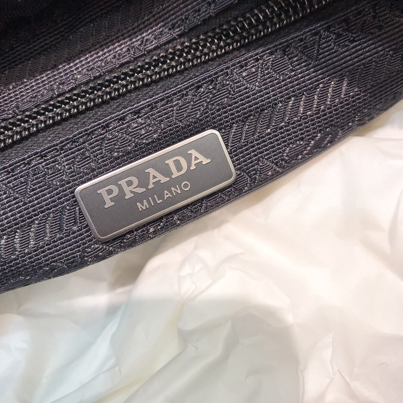 Pra*a hanging travel kit shoulder bag black