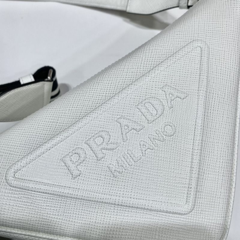 Pra*a triangle leather pouch in white