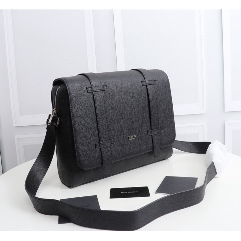 D*or leather messenger bag in black