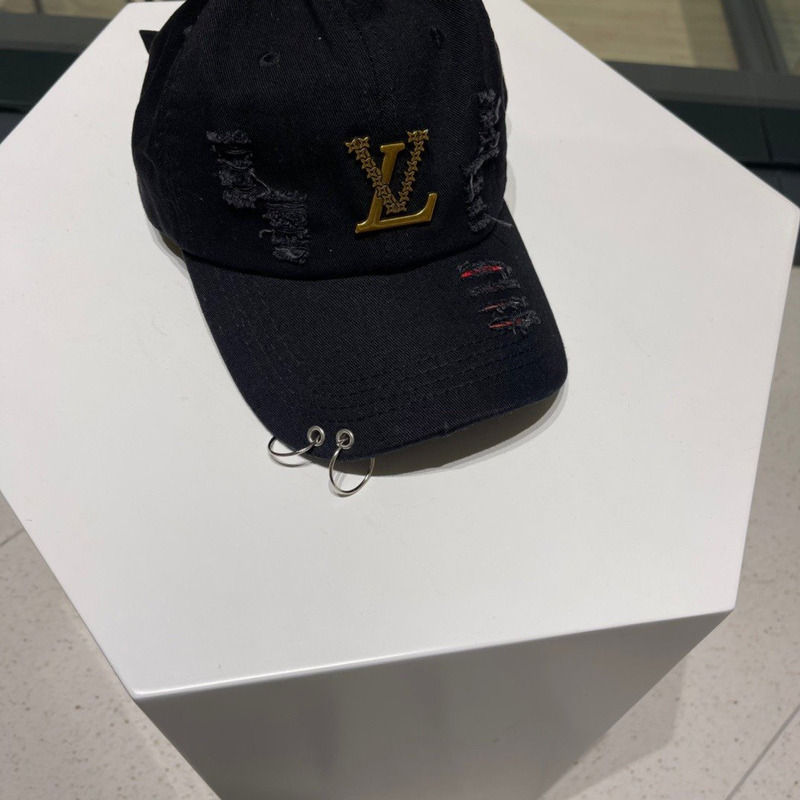 l**is V*t*n metal logo ripped hat black