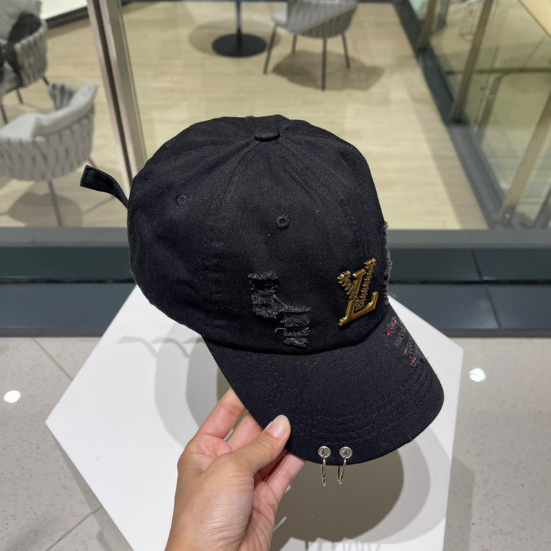 l**is V*t*n metal logo ripped hat black