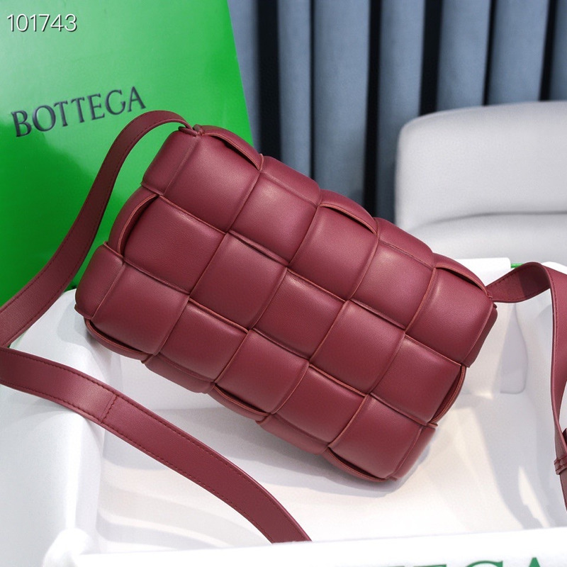 Bo*te*ga ve*ne*ta padded cassette leather shoulder bag dark red