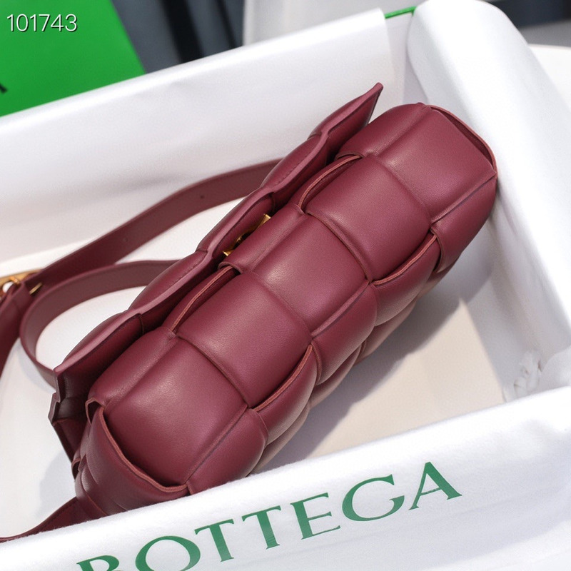 Bo*te*ga ve*ne*ta padded cassette leather shoulder bag dark red