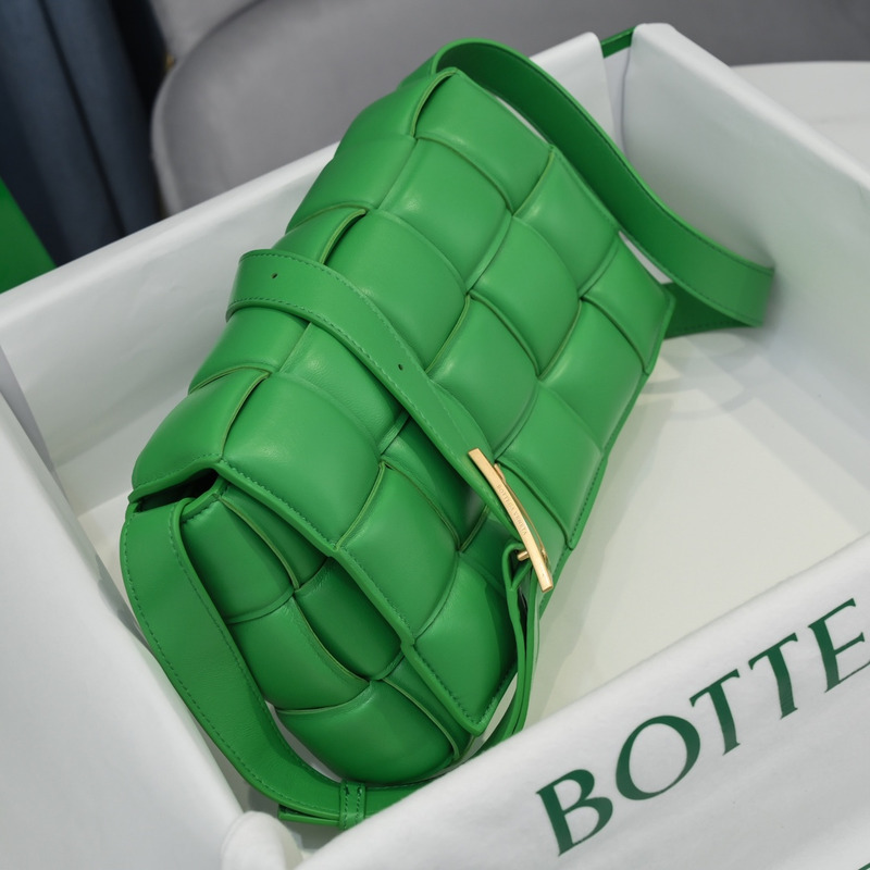 Bo*te*ga ve*ne*ta padded cassette leather shoulder bag green