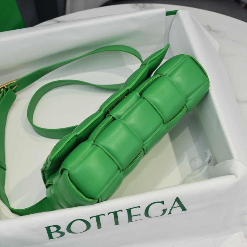 Bo*te*ga ve*ne*ta padded cassette leather shoulder bag green