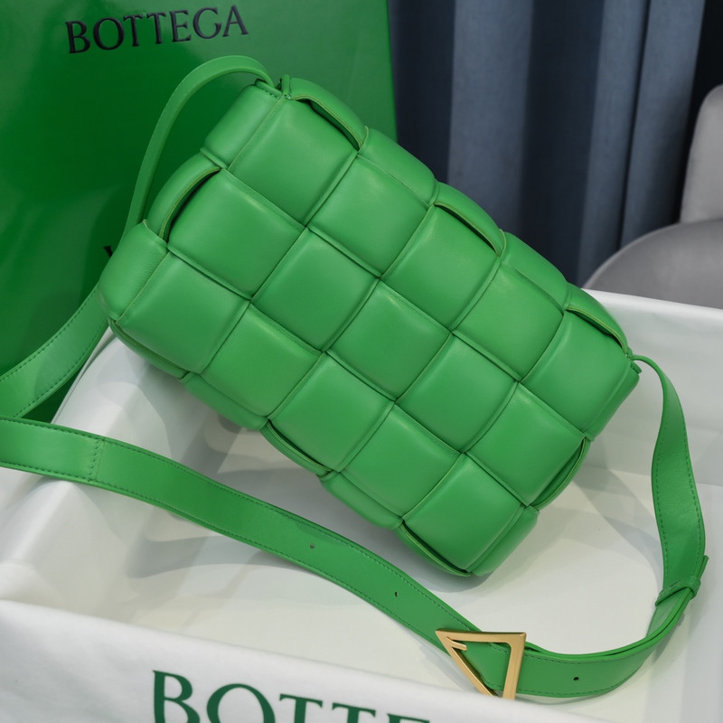 Bo*te*ga ve*ne*ta padded cassette leather shoulder bag green