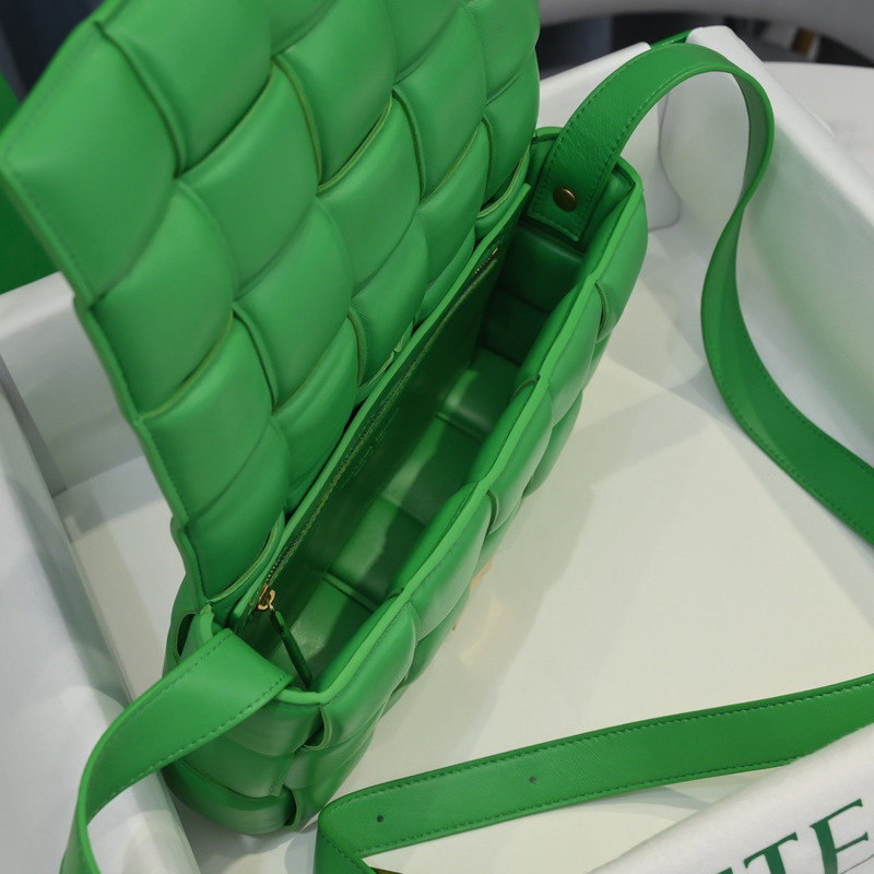 Bo*te*ga ve*ne*ta padded cassette leather shoulder bag green