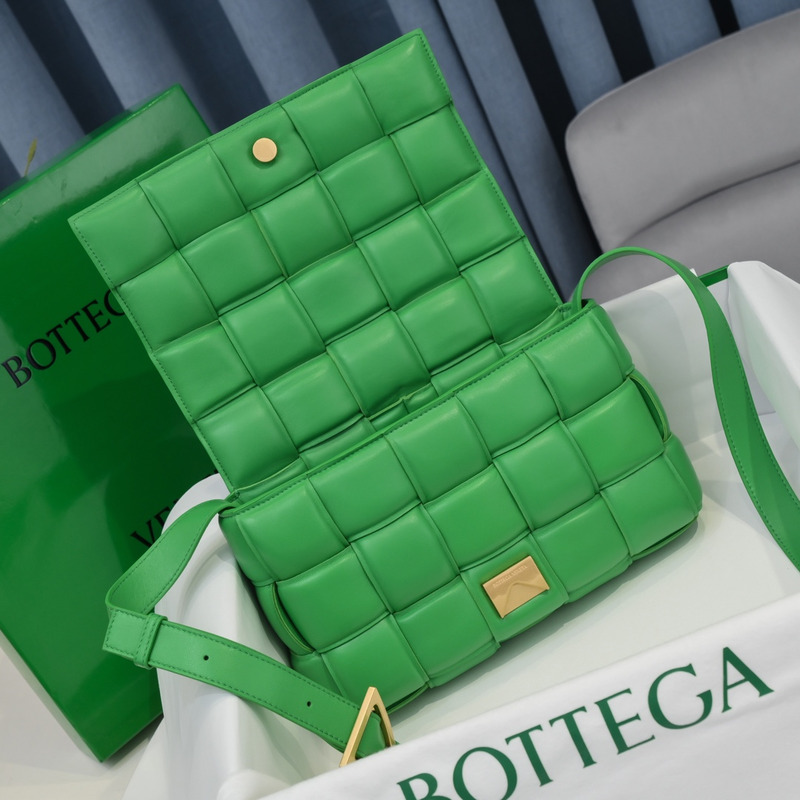 Bo*te*ga ve*ne*ta padded cassette leather shoulder bag green