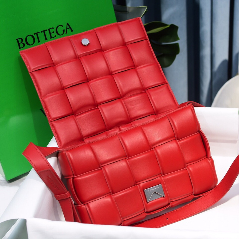 Bo*te*ga ve*ne*ta padded cassette leather shoulder bag red