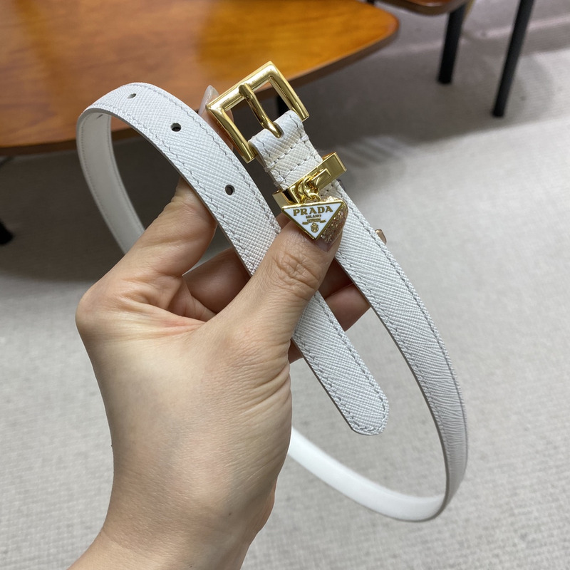 Pra*a women''s leather belt white