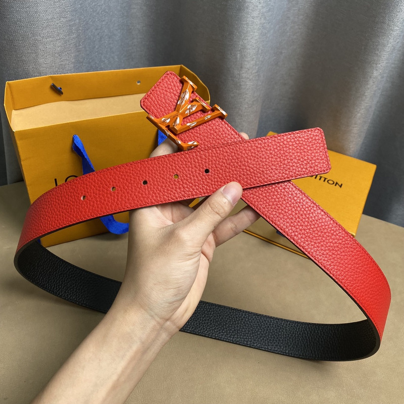 l**is V*t*n leather belt red