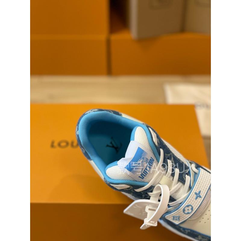 l**is V*t*n trainer sneaker low white light blue